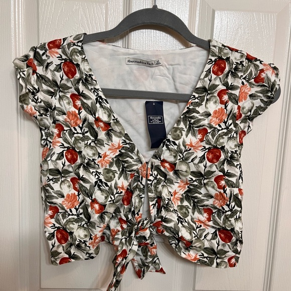 Cute mini top with tie and silver closure in front - Picture 1 of 3